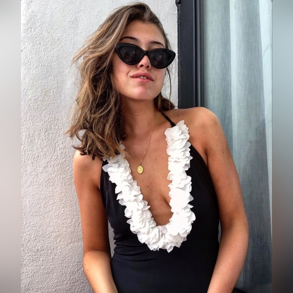 Zara one piece cross strap swimsuit size S - Picture 3 of 5